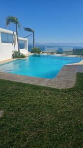 Exclusive luxury villa private pool avec trois chambres deux salons and garden vu sur mer mnar