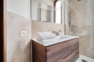 Bright apartment 20 min from Duomo-M4 Dateo