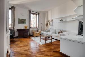 Bright apartment 20 min from Duomo-M4 Dateo
