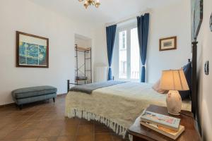 Finestra sulle Porte Palatine by Wonderful Italy