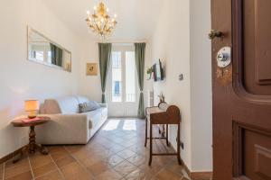 Finestra sulle Porte Palatine by Wonderful Italy