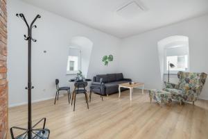 Targ Rybny Riverside Apartment by BookingHost
