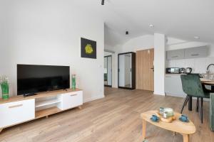 Family Apartment with a Balcony and Playground in Jastrzębia Góra by Noclegi Renters