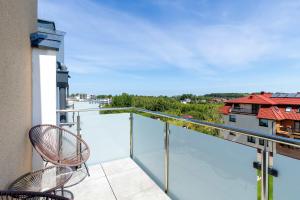 Family Apartment with a Balcony and Playground in Jastrzębia Góra by Noclegi Renters