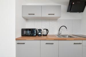Family Apartment with a Balcony and Playground in Jastrzębia Góra by Noclegi Renters