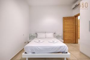 Stylish 1 Bedroom Apartment with Balcony Fort Cambridge Sliema