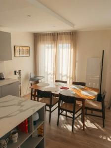 Architect renovated apt parking & 2 balconies