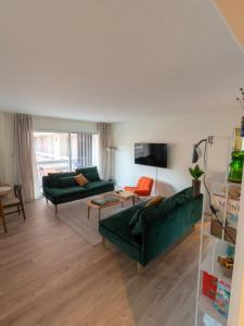 Architect renovated apt parking & 2 balconies