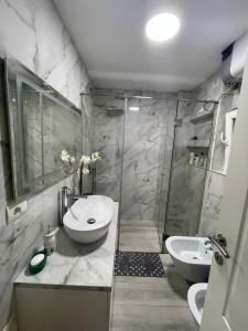 Modern Cozy Apartment, close to Pazari i Ri, Tirana Self Check-in Free WiFi