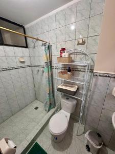 Modern 2 bedroom apartment and parking