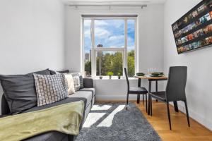 Excellent Contractor 2Bedroom flat Canary Wharf with Wifi Near DLR