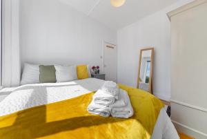 Excellent Contractor 2Bedroom flat Canary Wharf with Wifi Near DLR