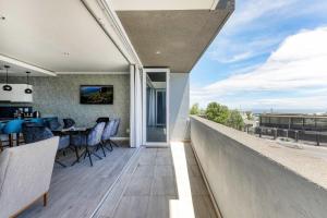 Houghton Villa Camps Bay - 5 min walk to beach