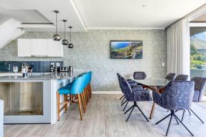 Houghton Villa Camps Bay - 5 min walk to beach