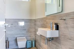 Houghton Villa Camps Bay - 5 min walk to beach
