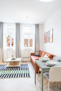 Rentero Bright Vinohrady Apartment Near Metro & TV Tower