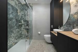 Stylowe Studio z Balkonem i Parkingiem Blisko PreZero Arena by Noclegi Renters