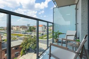 Stylowe Studio z Balkonem i Parkingiem Blisko PreZero Arena by Noclegi Renters
