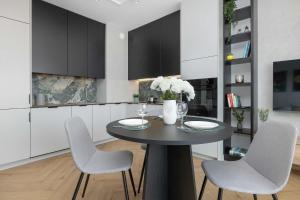 Stylowe Studio z Balkonem i Parkingiem Blisko PreZero Arena by Noclegi Renters