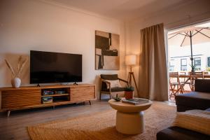 Pool & Beach Days - Vilamoura Condo with Balcony & Parking