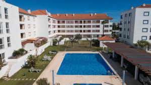 Pool & Beach Days - Vilamoura Condo with Balcony & Parking