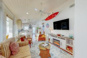 Home with pool central AC washer&dryer - walk minutes to beach