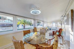 Home with pool central AC washer&dryer - walk minutes to beach