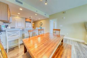 Beachfront condo with Gulf views access to beach large pool hot tub & gym