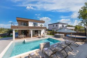Villa Azoria with pool and jacuzzi
