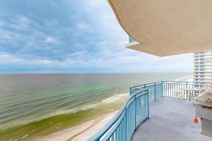 Wonderfully decorated Gulf-view condo Pool Hot tub