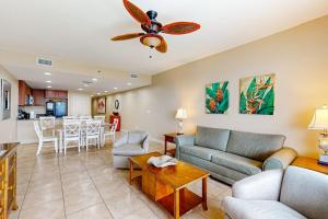 Wonderfully decorated Gulf-view condo Pool Hot tub