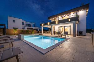 Villa Azoria with pool and jacuzzi