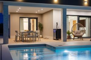 Villa Azoria with pool and jacuzzi