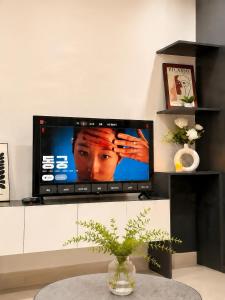 Burgundy House I The Tresor D4 - Modern Cozy Escape
