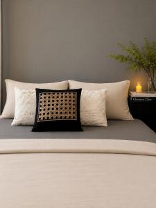 Burgundy House I The Tresor D4 - Modern Cozy Escape