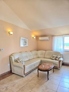 Apartments Coral, Klimno, island Krk
