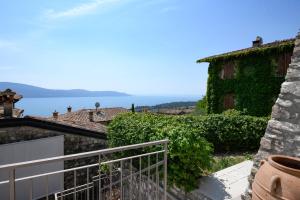 Gargnano E-bike Lake view