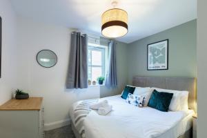 2 bedrm | 1 bath | 1 free parking space