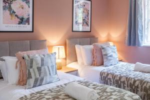 2 bedrm | 1 bath | 1 free parking space