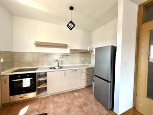 2bd Modern Apt with Big Balcony and Sea View "Darko"