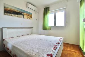 2bd Modern Apt with Big Balcony and Sea View "Darko"