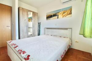 2bd Modern Apt with Big Balcony and Sea View "Darko"