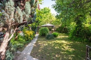 Perfect garden house free parking
