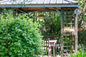 Perfect garden house free parking