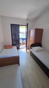 Room free parking