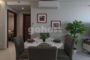 Executive 2 BR Apartment in Molas Lopez