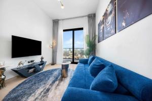 StayShort - 1 Bed Apartment in JVC that Sleeps 2 with Balcony