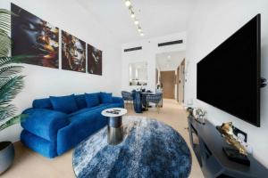StayShort - 1 Bed Apartment in JVC that Sleeps 2 with Balcony