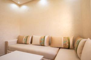 Authentic Moroccan Apt 2BR 8 min Airport AC and Parking Marrakech