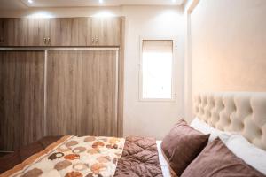 Authentic Moroccan Apt 2BR 8 min Airport AC and Parking Marrakech